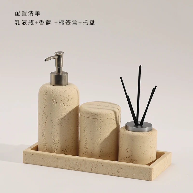 bouteille de désinfectant et accessoires de salle de bain luxe - vue 12 sur 19