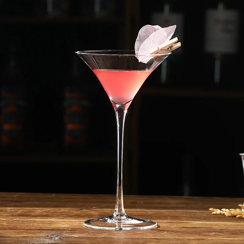 Verres elegants a pied pour cocktails champagne vin
