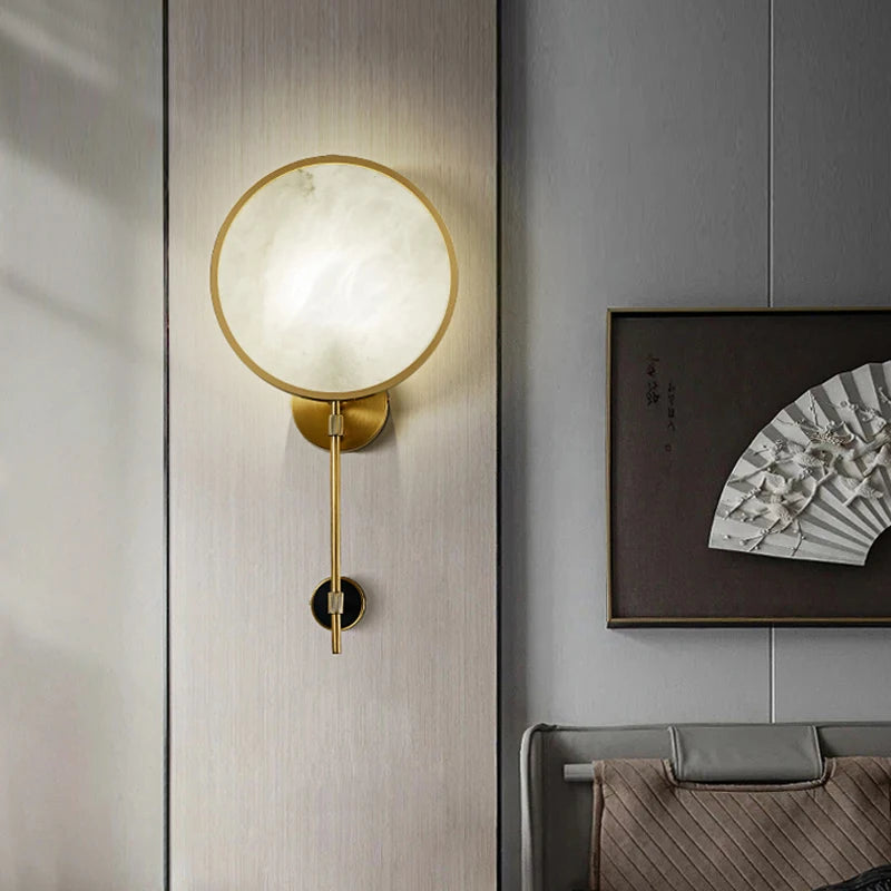 lampe chinoise dorée en cuivre et marbre pour ambiance moderne - vue 3 sur 8