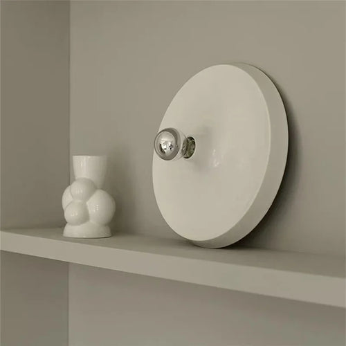 Minimalist designer wall light for modern décor - vue 6 sur 7