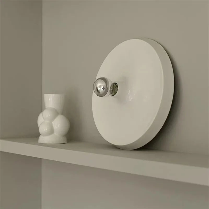 Minimalist designer wall light for modern décor - vue 5 sur 7