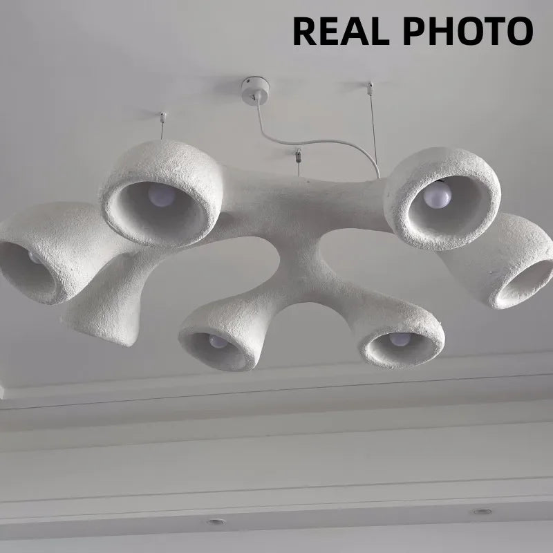Minimalist resin pendant light for a contemporary interior - vue 6 sur 9