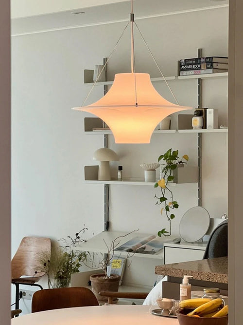 Minimalist UFO acrylic pendant light for various spaces - vue 2 sur 9