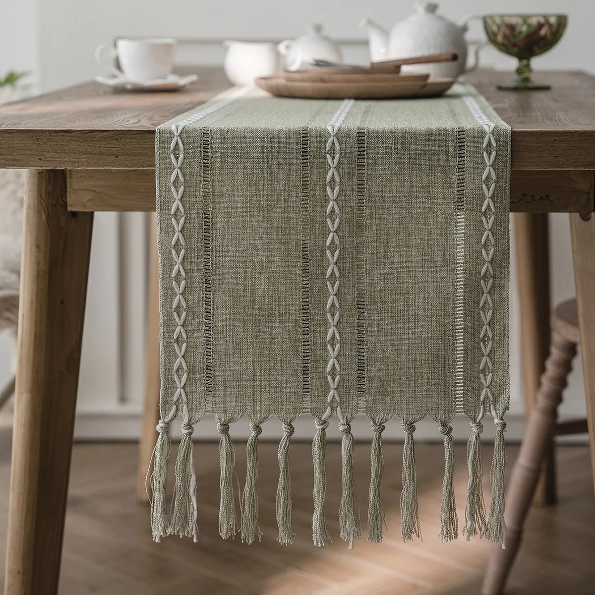 Chemin de table bohème coton lin pompons tissés - vue 2 sur 7