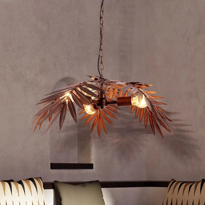 lustre boho en feuilles de cocotier pour décoration créative intérieure