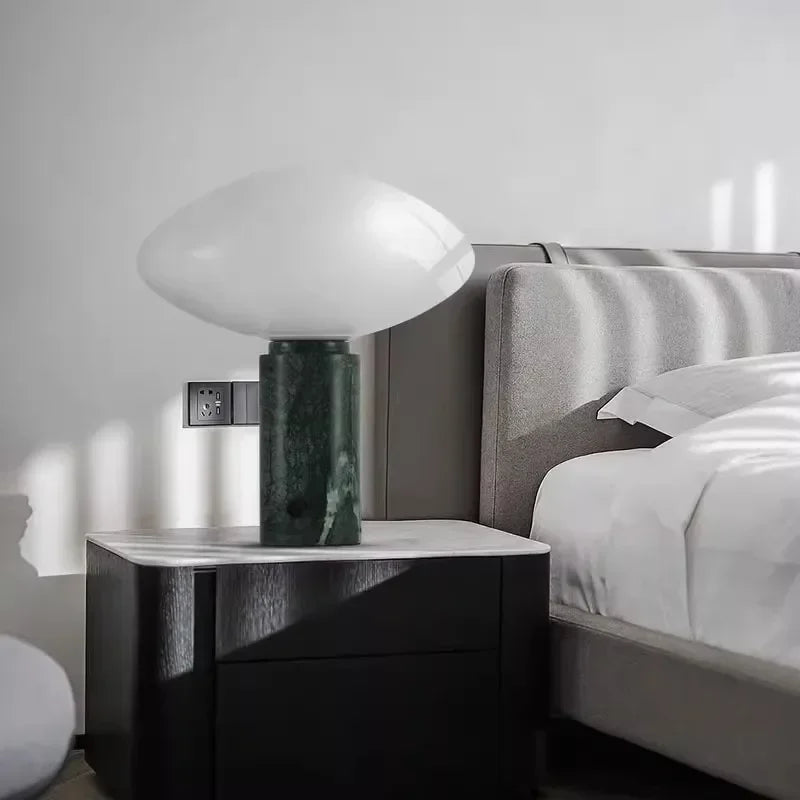 lampe à poser en marbre avec boule de verre design danois - vue 3 sur 8