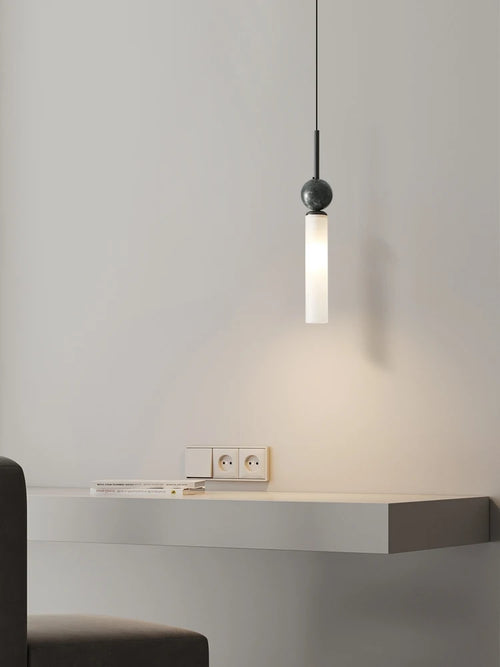 Modern minimalist pendant light for an elegant and contemporary interior - vue 3 sur 10