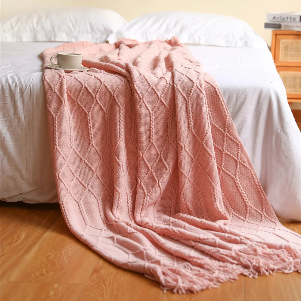 plaid tricoté jacquard à pompons motif carreaux