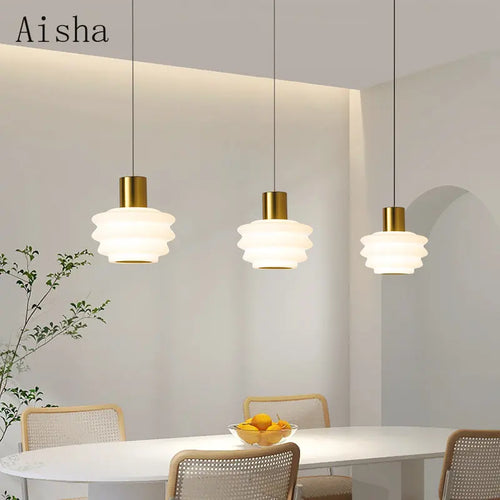 Transparent acrylic pendant light for minimalist interior decor - vue 3 sur 9