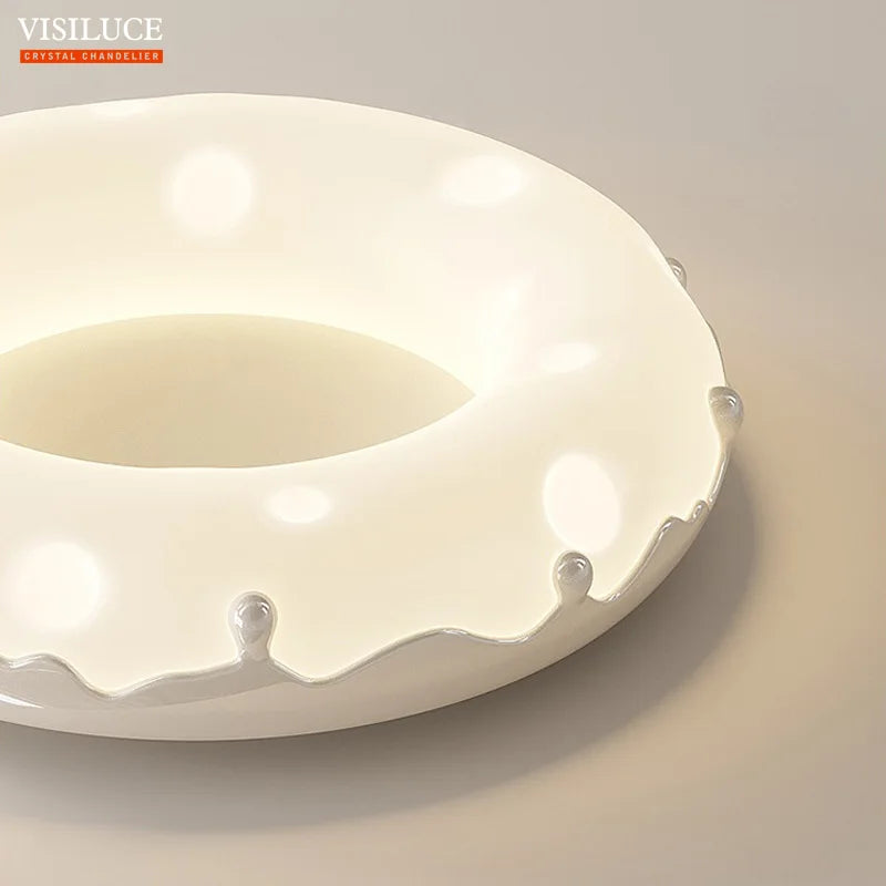 Minimalist LED ceiling light with decorative donut design - vue 6 sur 14