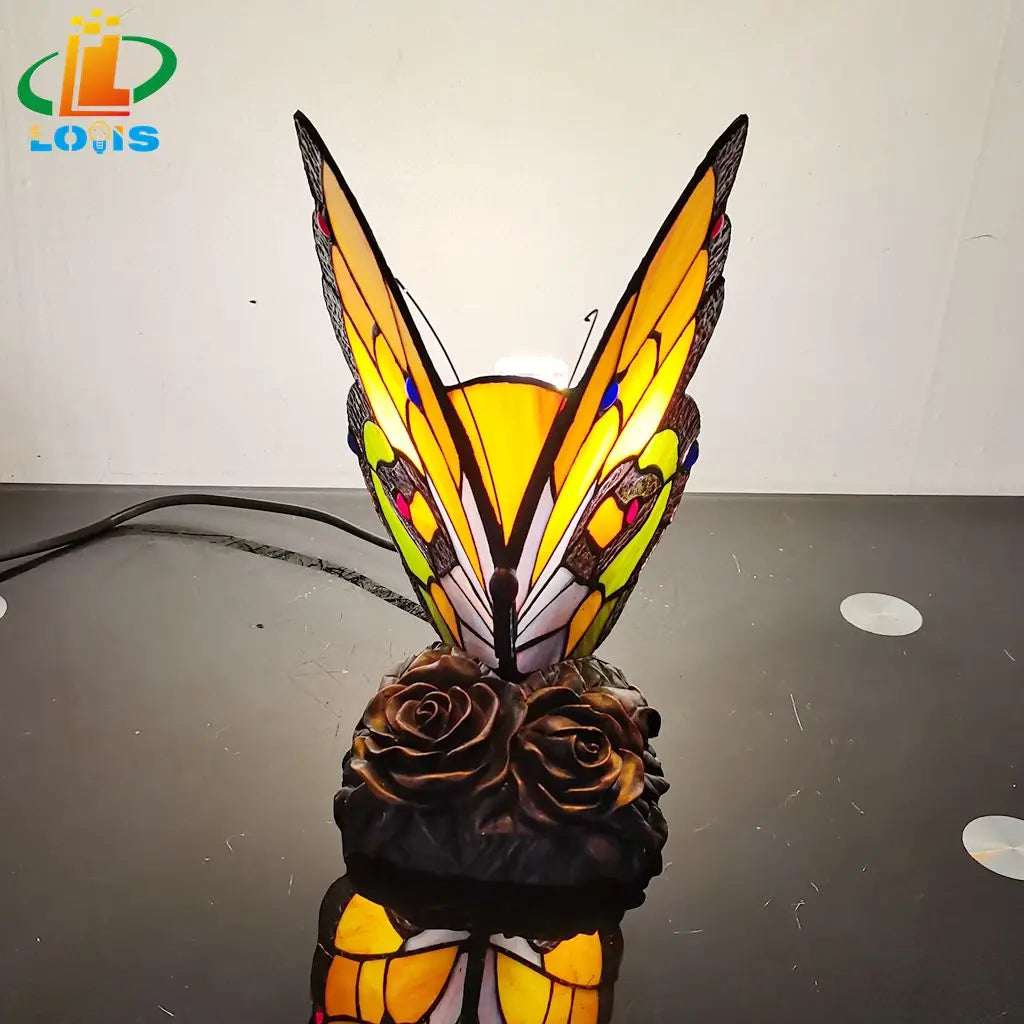 veilleuse papillon style tiffany pour enfant et décoration lumineuse - vue 4 sur 7