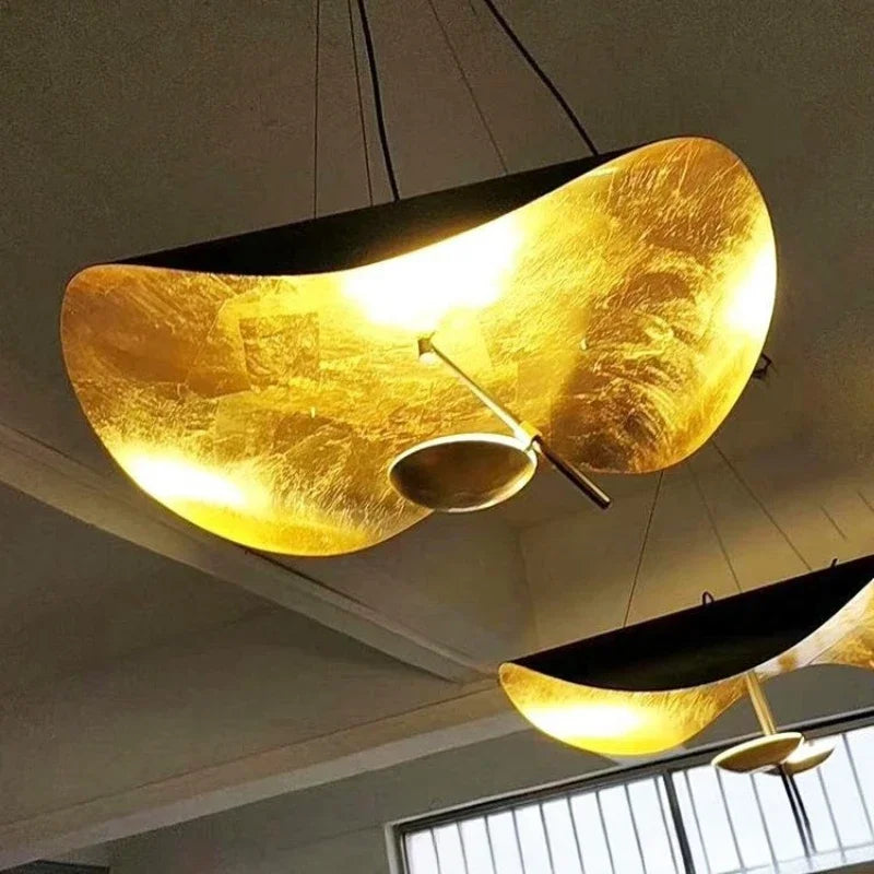 Modern minimalist LED pendant light with artistic design - vue 5 sur 12