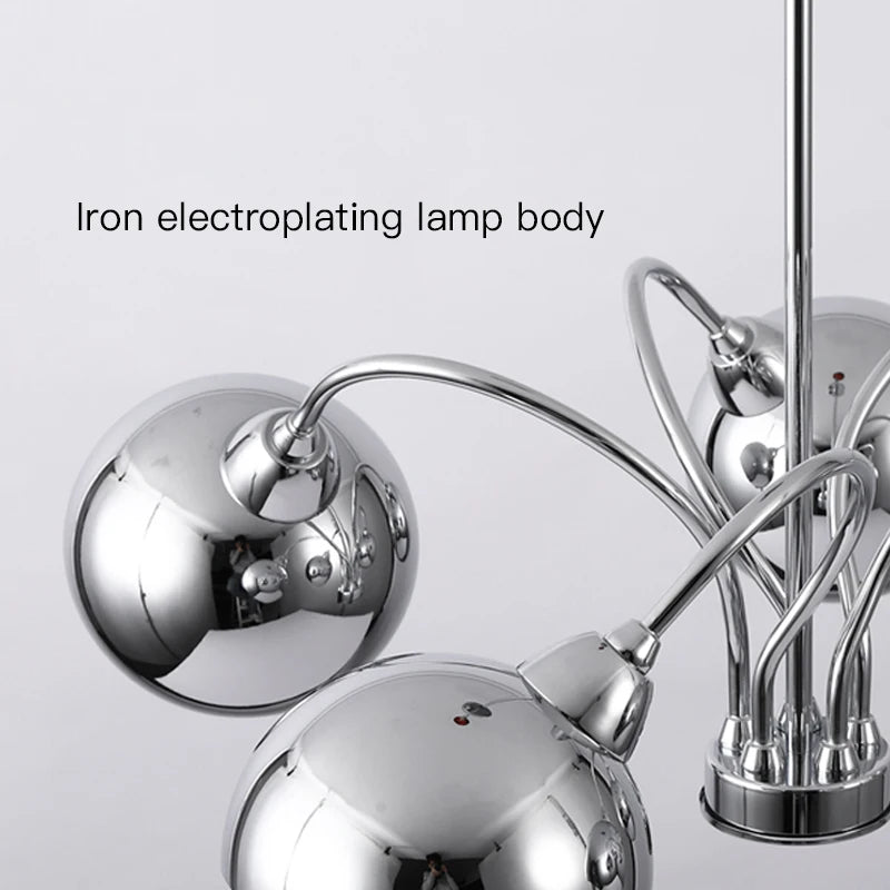 lustre nordique en chrome avec lampes à globe décoratives