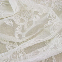 Voilage motif floral brodé ondulé style américain salon