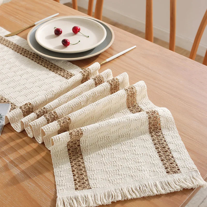 Chemin de table bohème crème motifs géométriques pompons - vue 7 sur 7