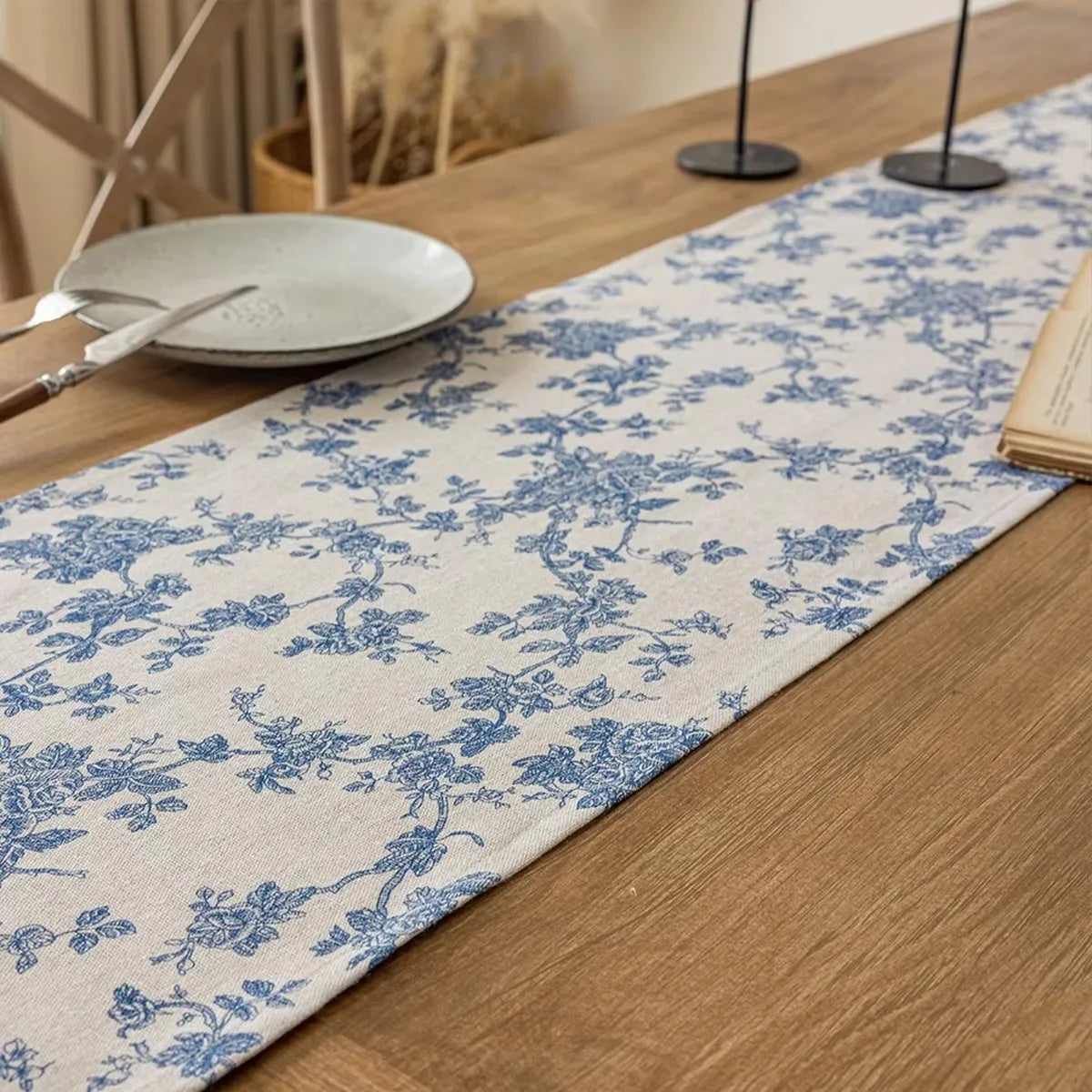 Chemin de table motif porcelaine florale style asiatique - vue 4 sur 6