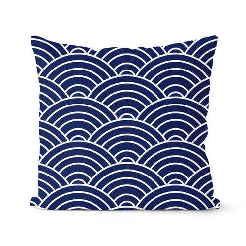 coussin géométrique bleu marine pour canapé élégant
