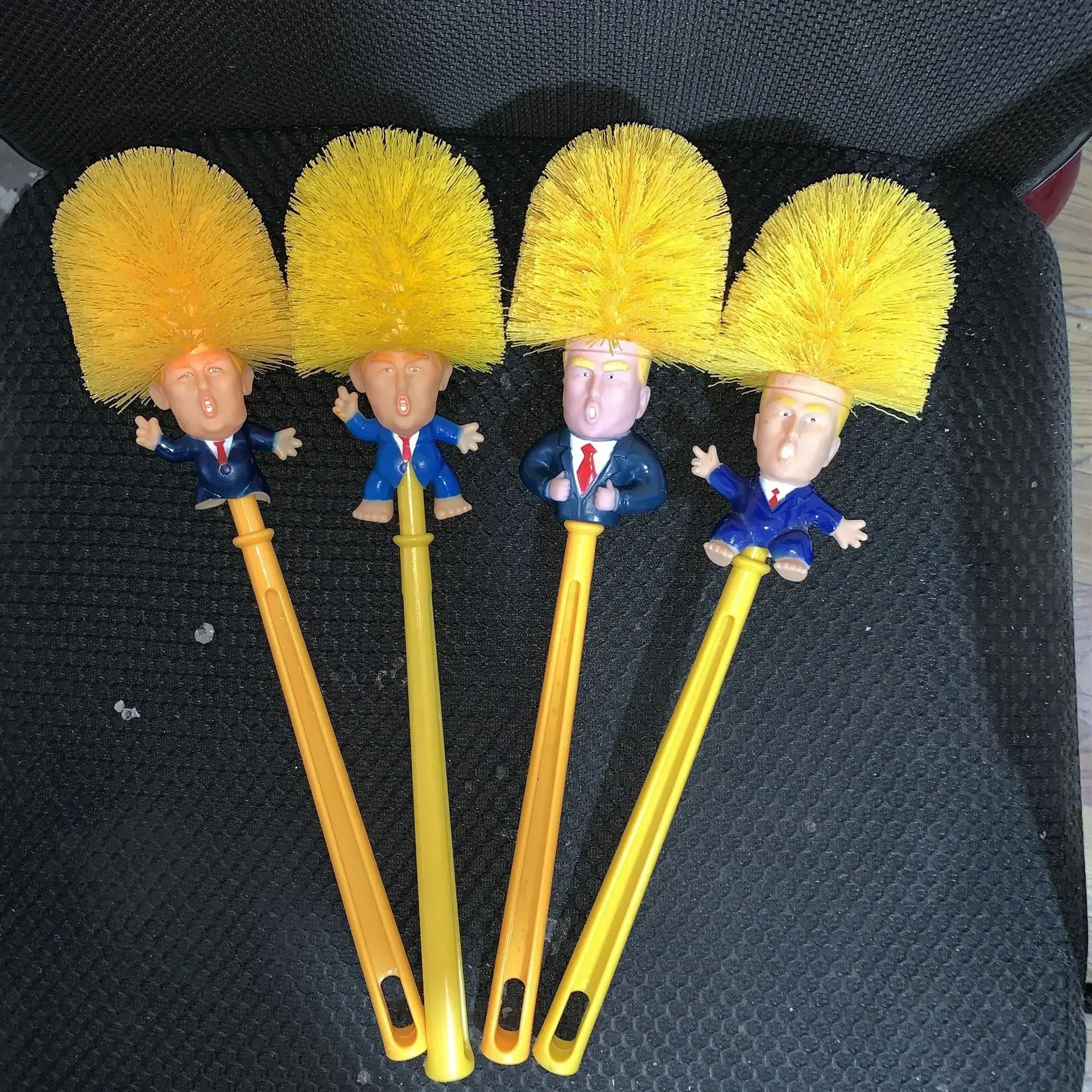 fournitures de toilette trump brosse de nettoyage amusante et pratique - vue 4 sur 10