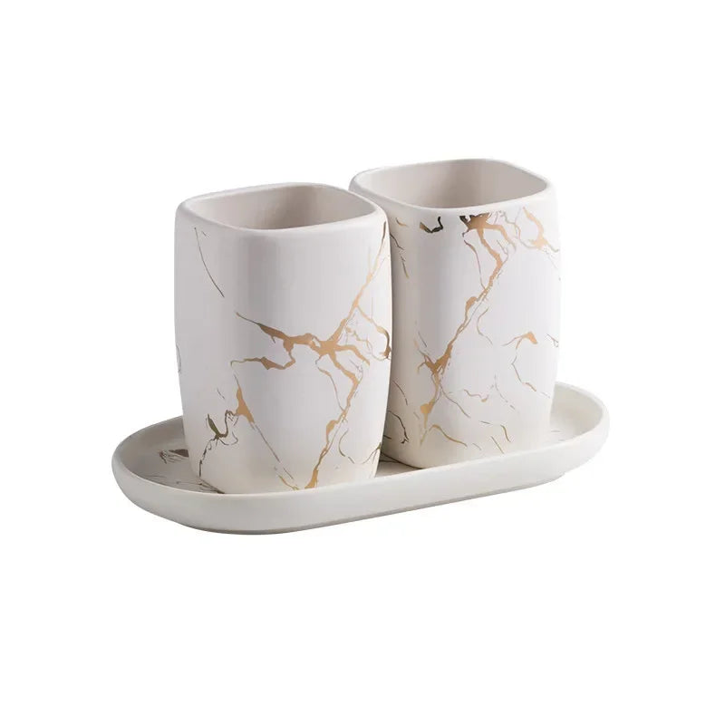 ensemble de tasse en céramique et support de brosse à dents