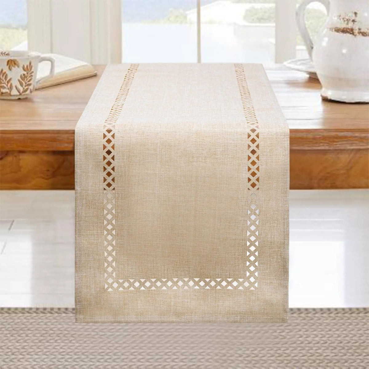 Chemin de table lin motif ajouré moderne chic