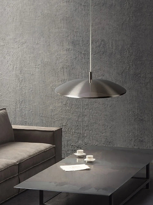Minimalist circular pendant light with flying saucer design - vue 4 sur 12