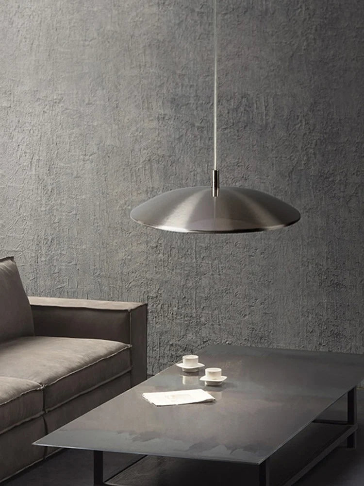 Minimalist circular pendant light with flying saucer design - vue 4 sur 12