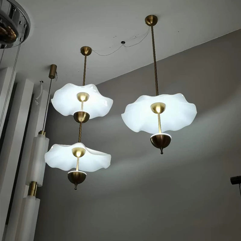 suspension feuille de lotus en métal doré art déco - vue 5 sur 10