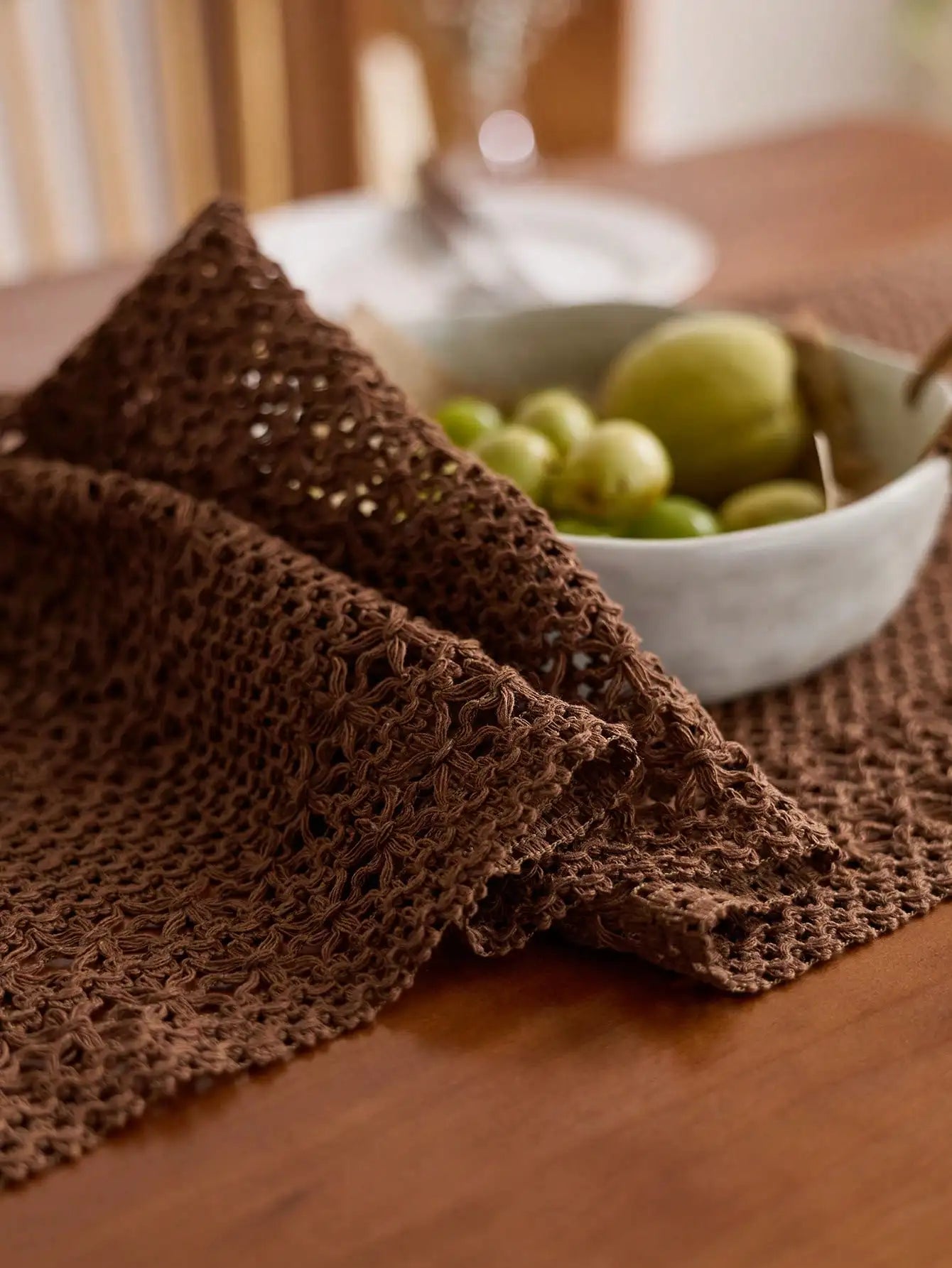Chemin de table bohème nordique tissé pompons artisanaux - vue 5 sur 5
