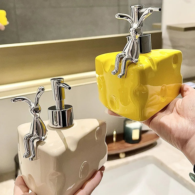 distributeur de savon créatif en céramique pour salle de bain - vue 2 sur 5