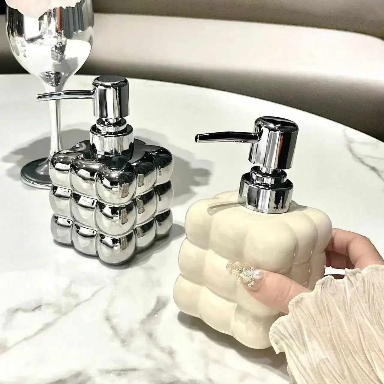distributeur de savon liquide en céramique pour la salle de bain - vue 4 sur 6