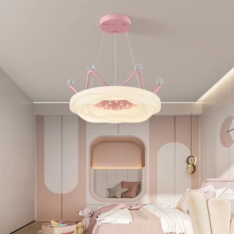 lustre romantique couronne pour chambre de petite fille - vue 3 sur 16