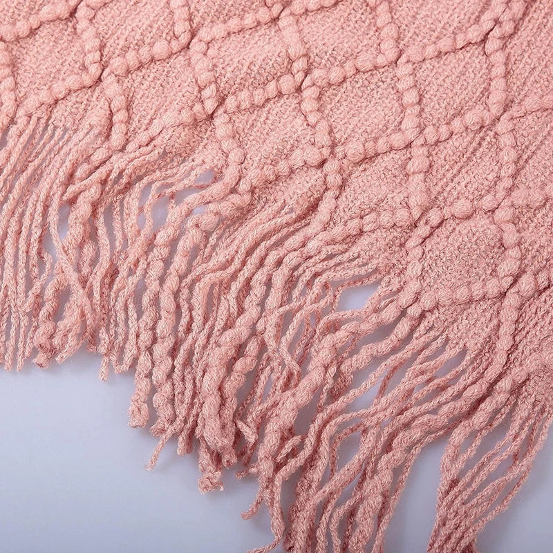Plaid tricot acrylique doux avec pompons style carreaux - vue 4 sur 6