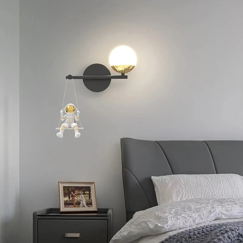 applique murale astronaute et lune pour chambre enfant - vue 4 sur 15