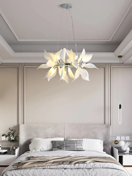 lustre carré en céramique avec pétales de fleurs suspendu