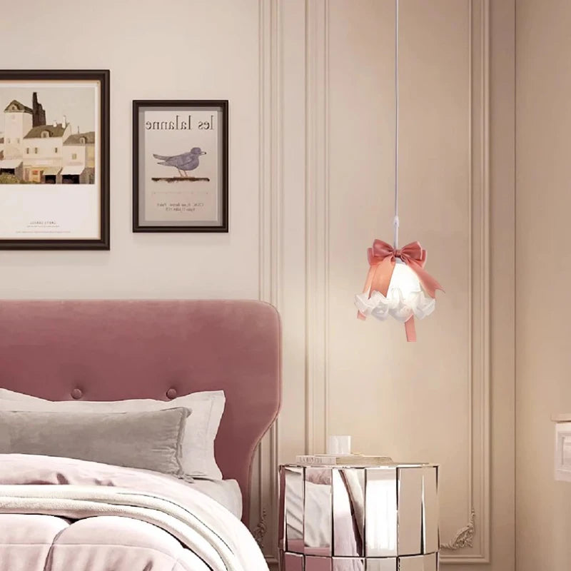 suspension moderne en verre pour chambre de petite fille - vue 6 sur 7
