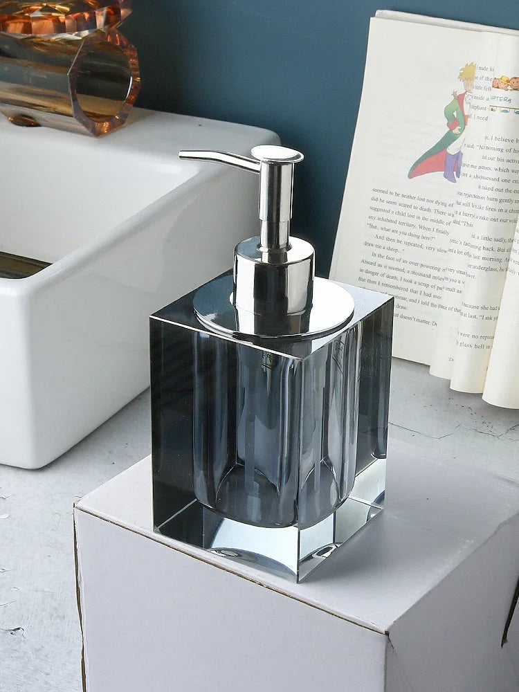 distributeur de savon en verre accessoires de salle de bain luxe - vue 7 sur 16