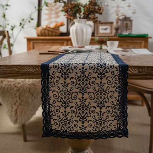Chemin de table rayures bleu marine dentelle campagne