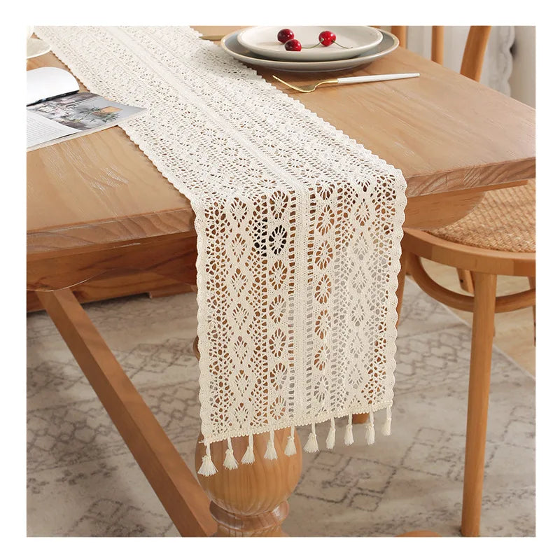 Chemin de table beige dentelle crochet pompons bohème - vue 3 sur 7