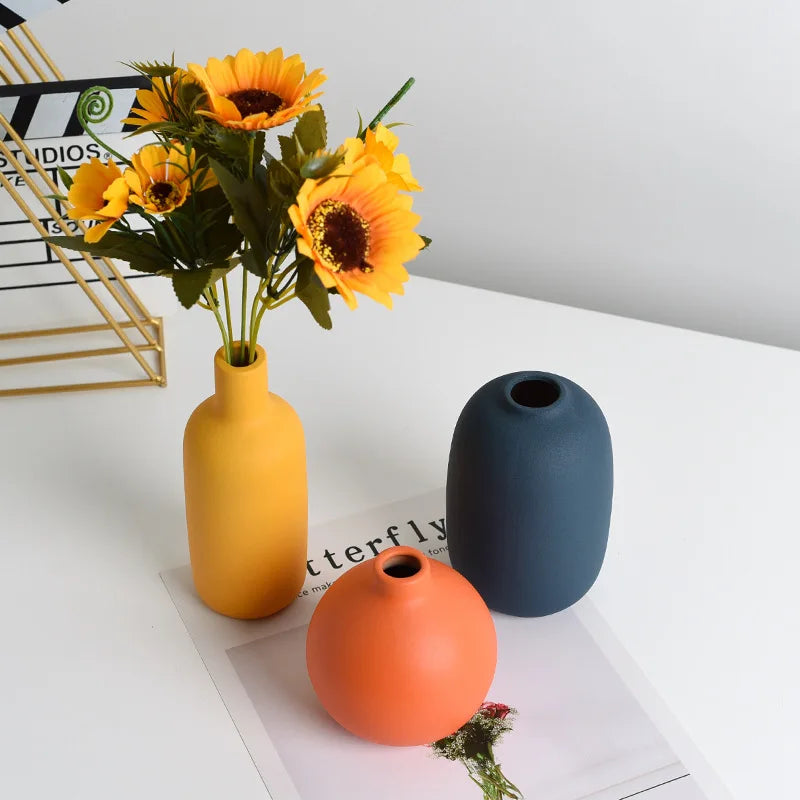petit vase en céramique décoratif moderne pour fleurs - vue 2 sur 7