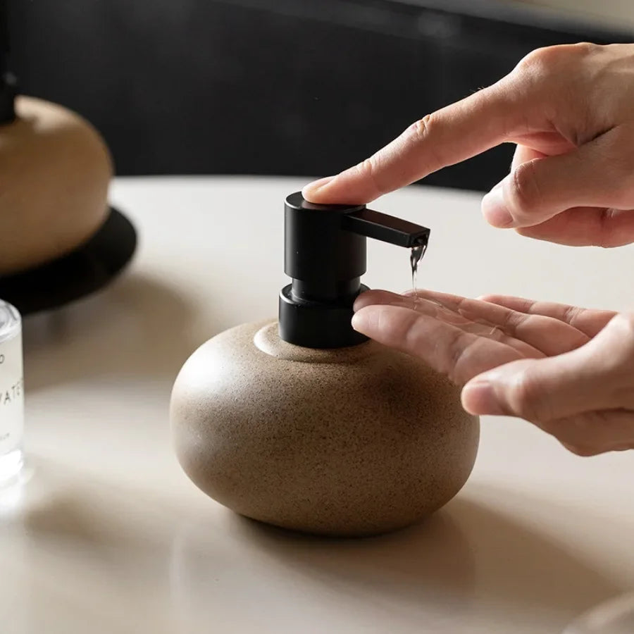 distributeur de savon en céramique nordique pour salle de bain - vue 3 sur 6