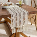 Chemin de table boheme beige a pompons decoratif