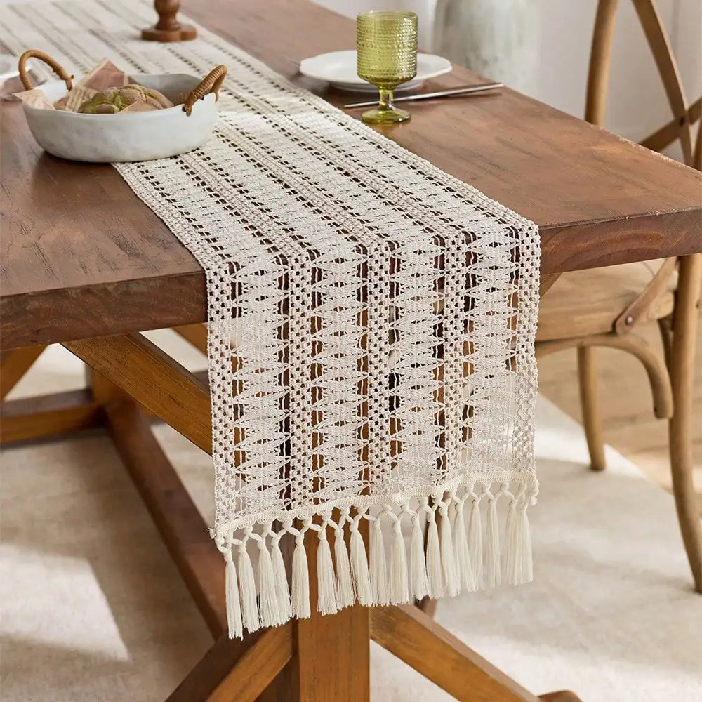 Chemin de table bohème beige à pompons géométriques - vue 3 sur 7