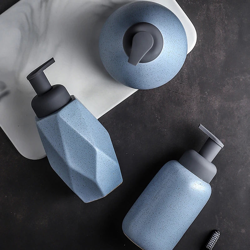 bouteille céramique distributeur savon liquide et gel douche - vue 3 sur 18