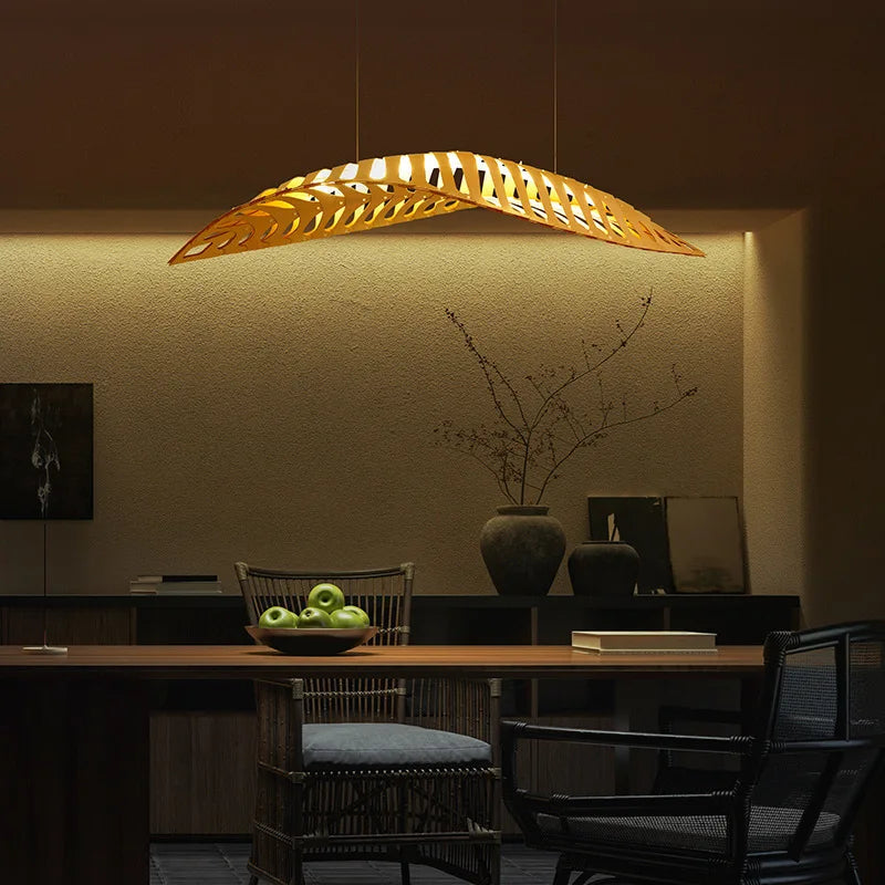 Lustre design en bois à chevrons d'art moderne - vue 4 sur 8