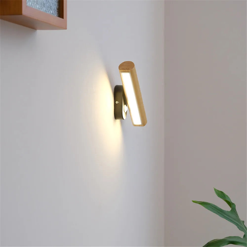Minimalist nordic wooden rotating wall light with LED switch - vue 3 sur 8