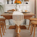 Chemin de table dentelle crochet bohème pompons écru