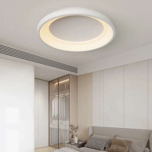 plafonnier rond moderne avec anneau extérieur décoratif