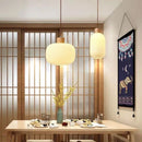 suspension en verre avec décor nordique en bois