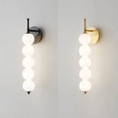 Applique murale design boules en verre blanc