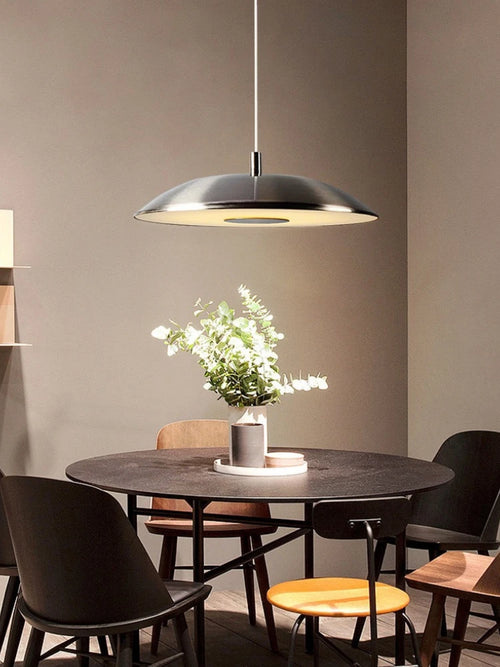 Minimalist circular pendant light with flying saucer design - vue 2 sur 12